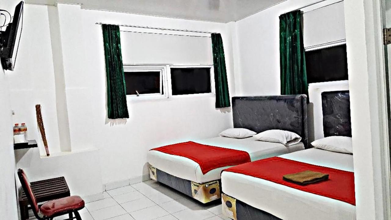 มิทรา โฮเต็ล โยกยาคาร์ต้า Hotel ยอกยาการ์ตา ภายนอก รูปภาพ