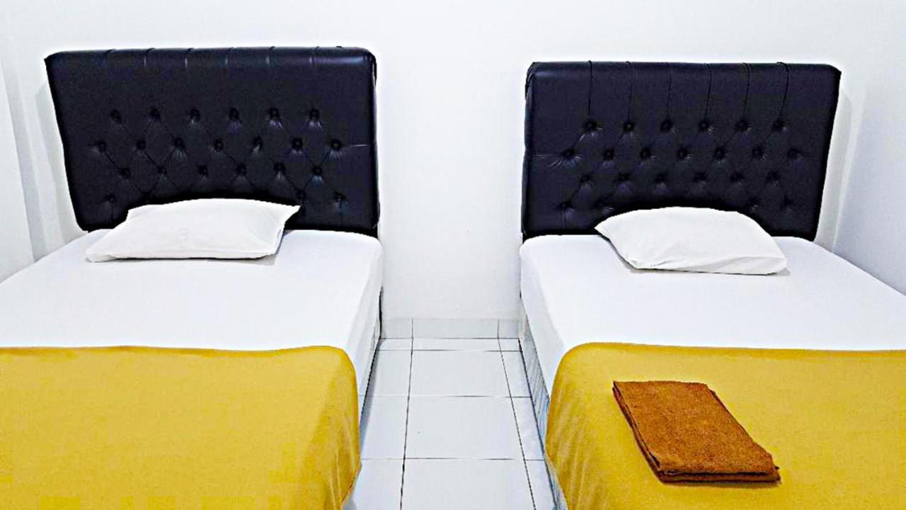 มิทรา โฮเต็ล โยกยาคาร์ต้า Hotel ยอกยาการ์ตา ภายนอก รูปภาพ